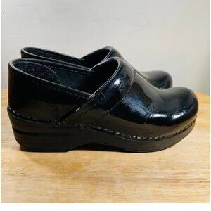 Dansko Women's Patent Leather Clog size 7 (37)